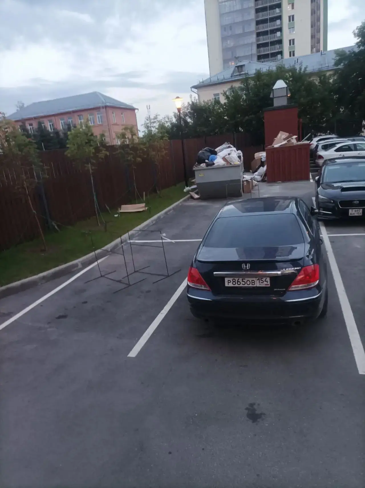 Дорогие жители и гости МКД , большая просьба не парковать машины напротив лодки из за э...