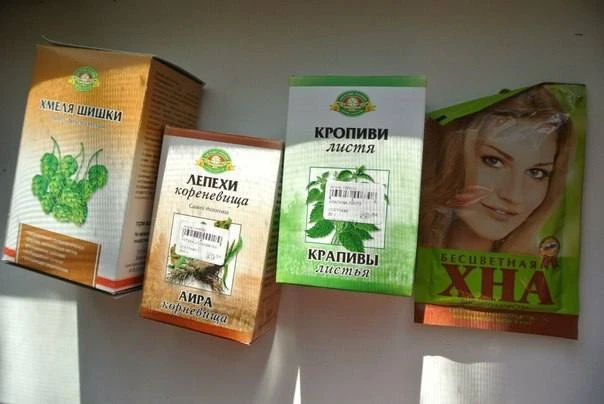 Ополаскивания волос травами 🌿💆‍♀️  В старых домашних записях травы часто использовали как простой ух