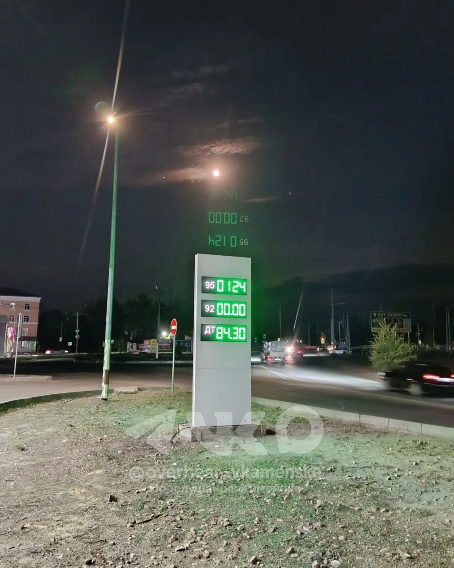 🚘 "Тихим лунным летним вечером. Надо заправиться! Вот и заправляюсь. Лепота и спокойст...