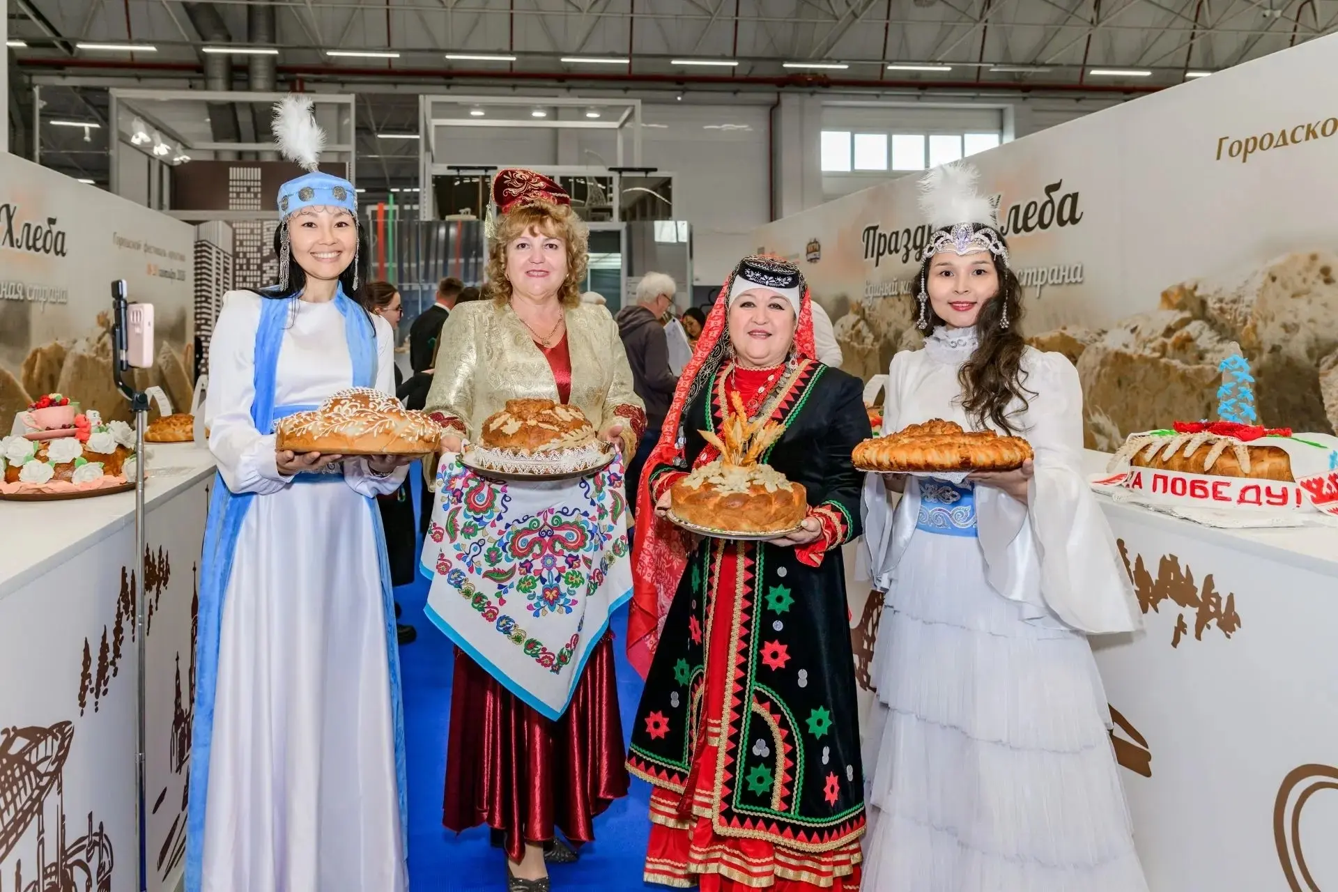 Глава Ханты-Мансийска принял участие в праздничных событиях, проходящих в нашем городе ...