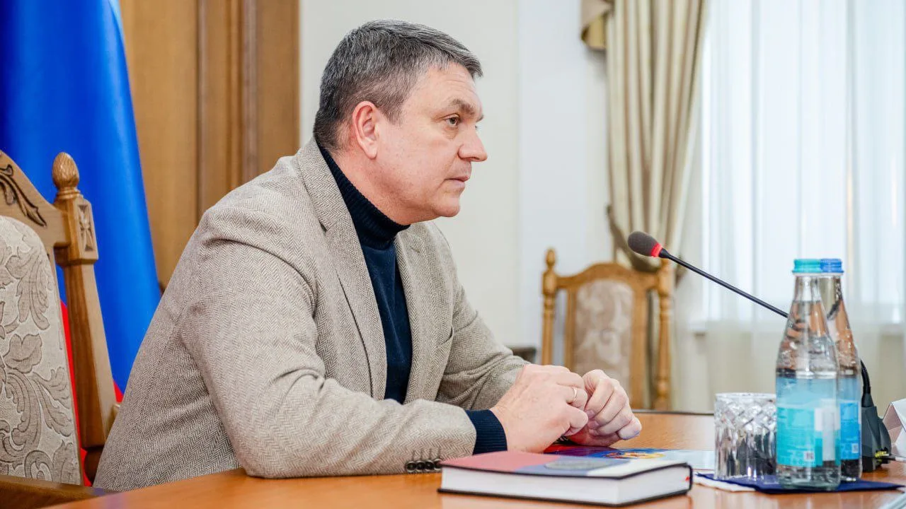 Провел совещание с руководством и членами Правительства ЛНР по реализации национальных проектов в 20