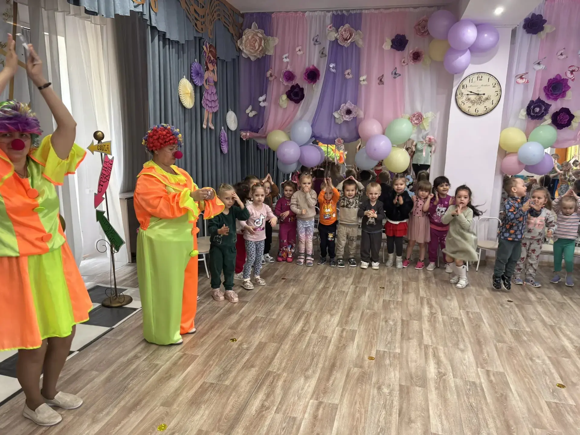 Сегодня в небе солнышко смеётся, 🌞