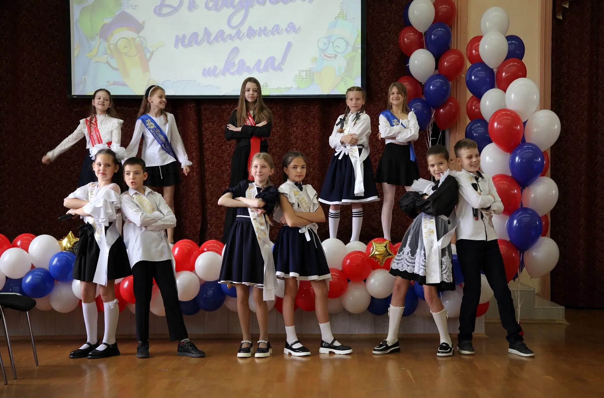 Учебный год 2025-2026 завершен!  🌟 В школе закончились все уроки, прошли торжественные линейки, выпу