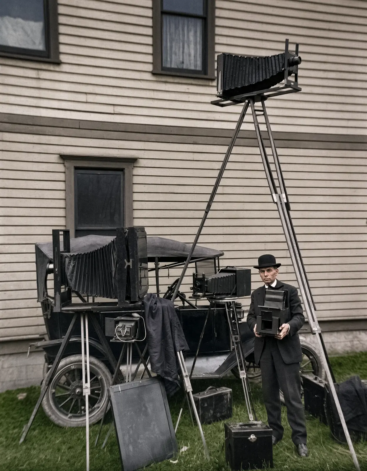Американский фотограф Дариус Кинси со своим оборудованием в 1914 году.