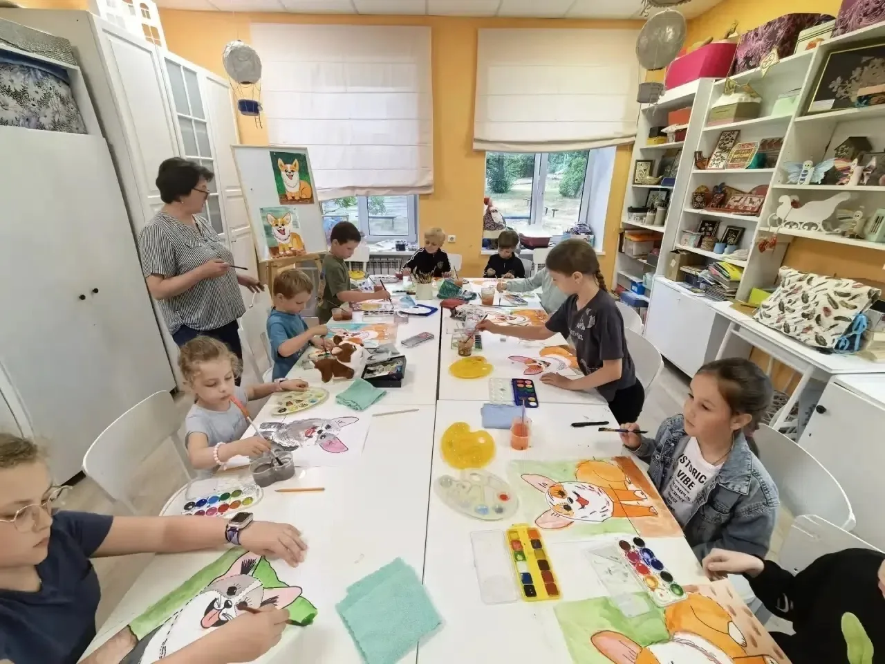 15 июня в Белопесоцком Доме культуры (📍по адресу: ул. Есенина, д.2) прошел матер - класс по ИЗО "Ри