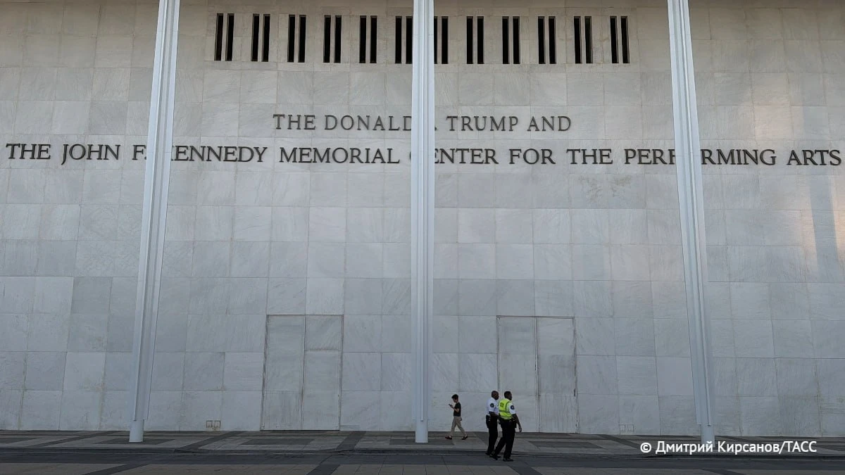 Кеннеди-центр может вернуть имя Трампа на фасад, чтобы спастись от банкротства. Об этом...