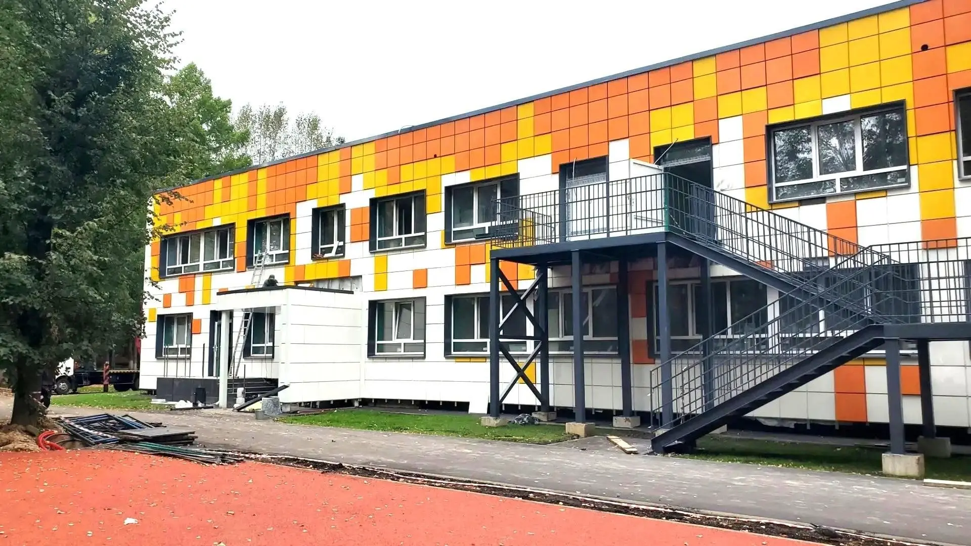 🚸 Ремонт детсада при школе №12 на улице Кирова вышел на финишную прямую — готовность о...