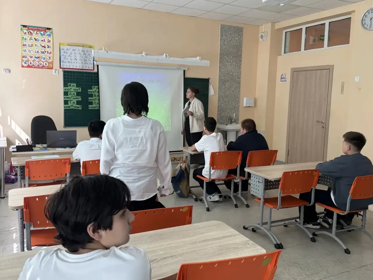 В МБОУ «Образовательный центр «Созвездие»» (школьное отделение Ангелово) учитель Попова...