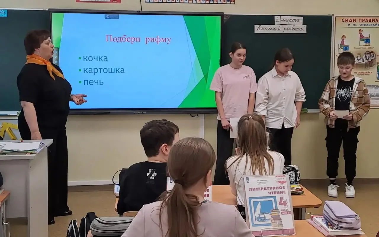 🎉 Как прошел День поэзии, который отмечается 21 марта?  В нашей школе прошли яркие и творческие меро