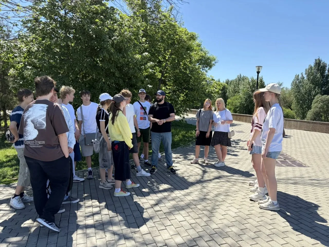 Экскурсия по старому центру Самары: путешествие сквозь века 🏛️✨  Недавно учащиеся 9 «А» класса вмест