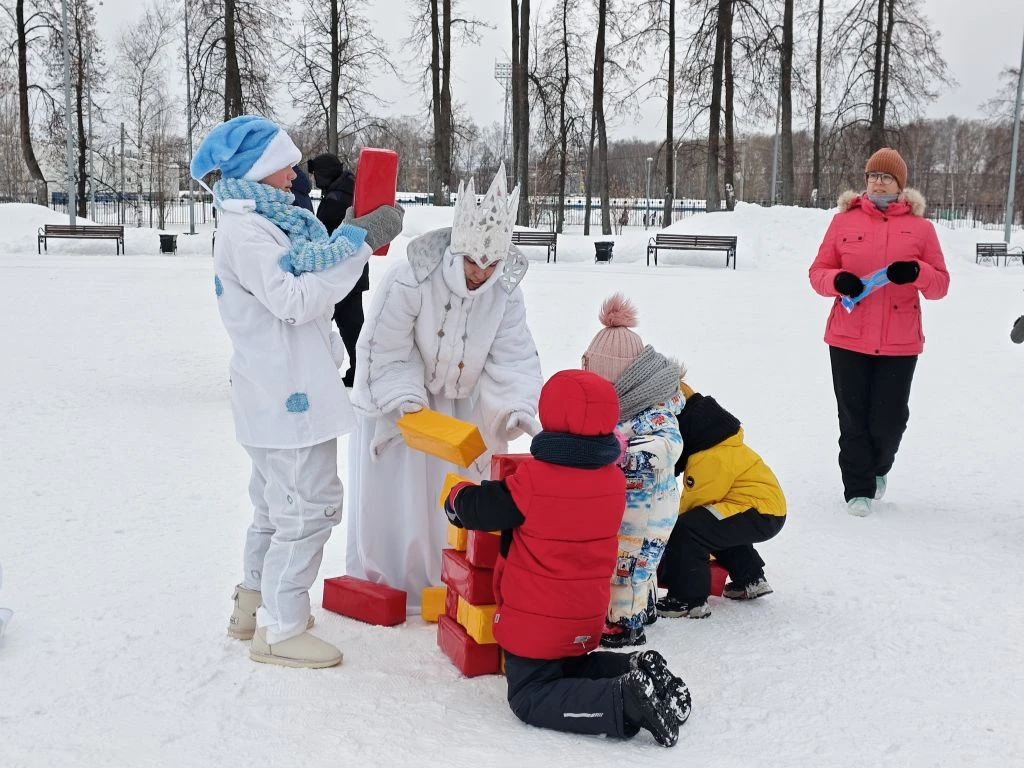 🌟 Погружаемся в зимнюю сказку 🌟  Сегодня в городском парке прошла развлекательная новогодняя програм
