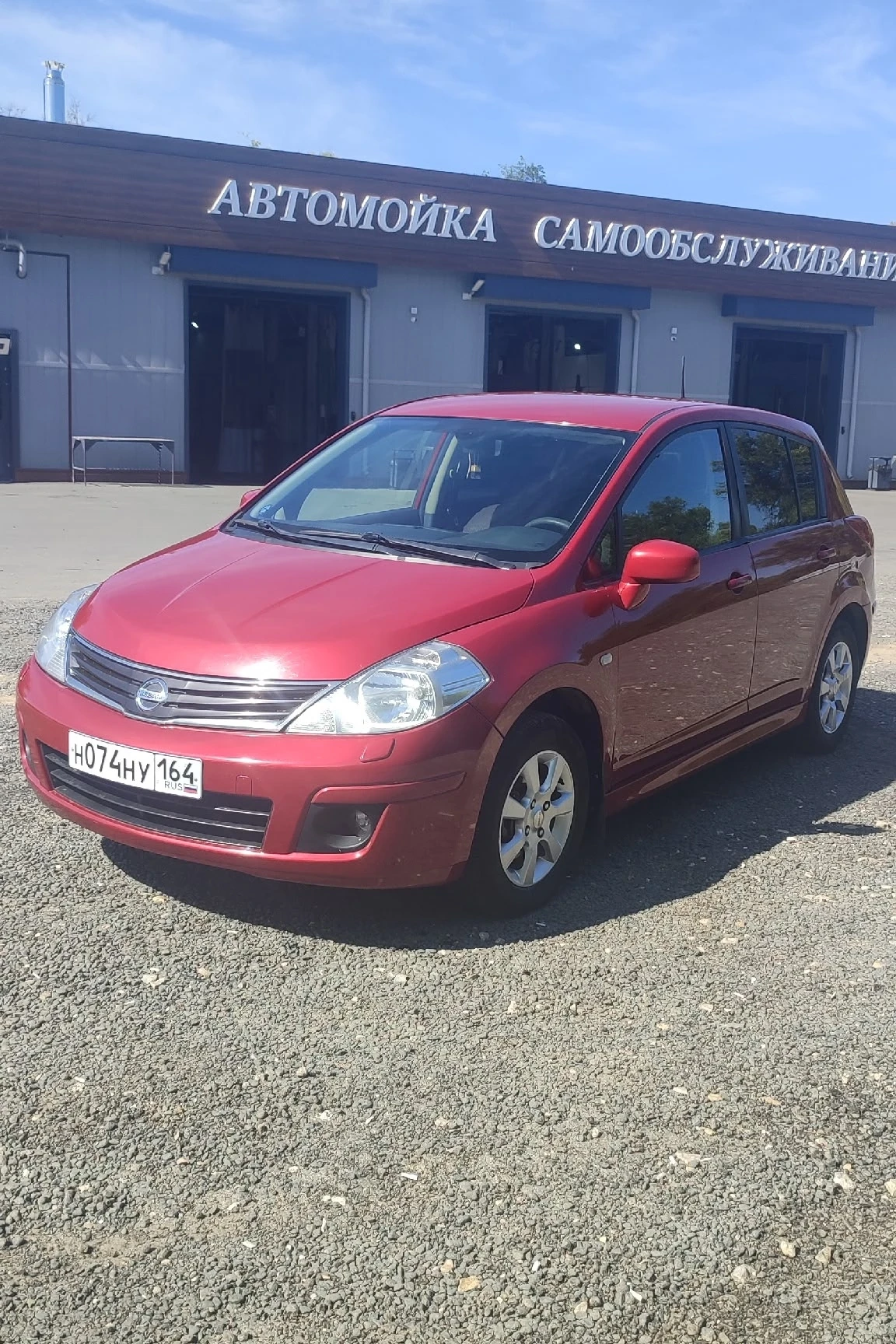 В продаже Nissan Tiida.