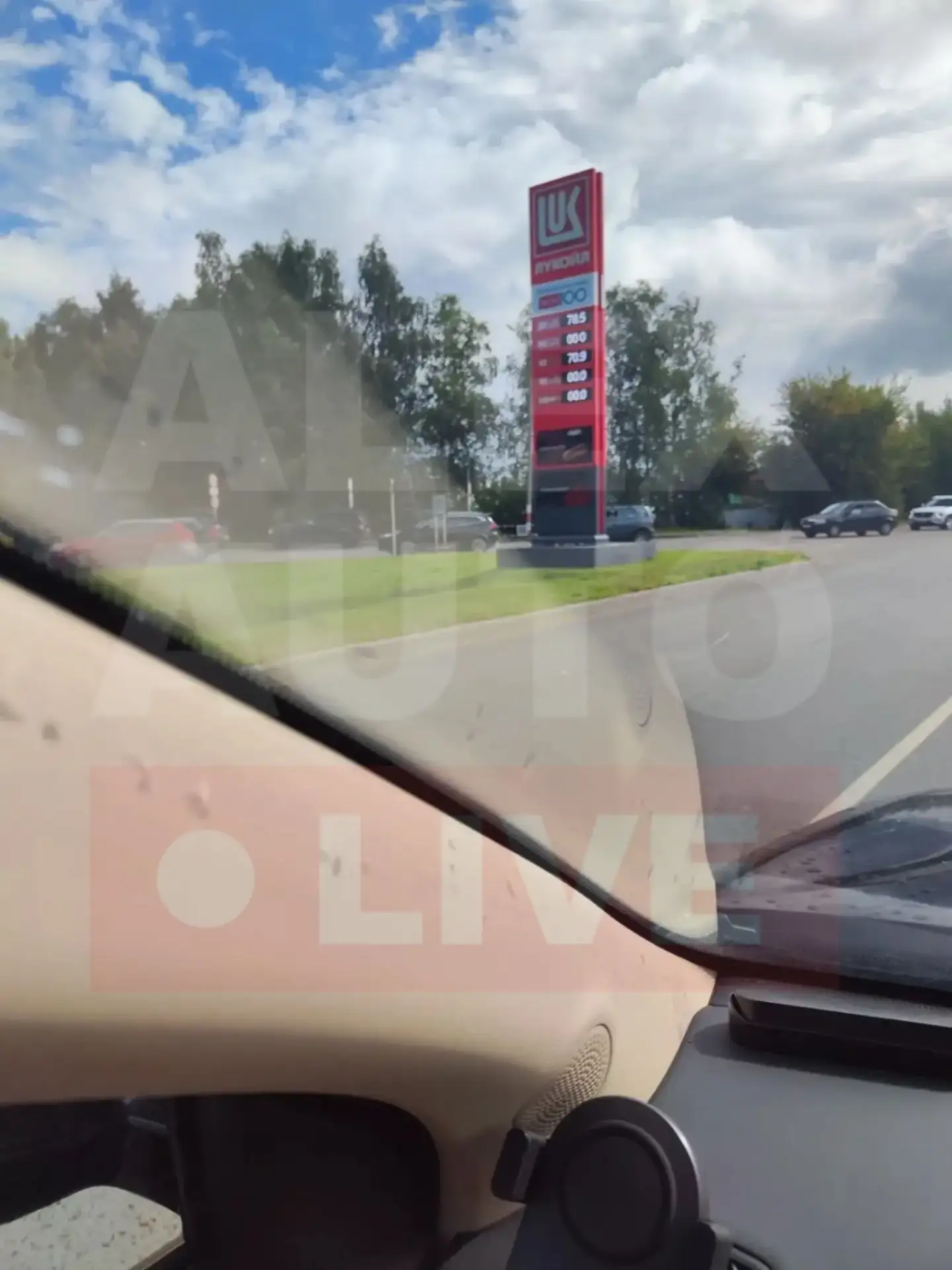 На Кольчугинской АЗС Лукойл есть 95 и ДТ, очередь.