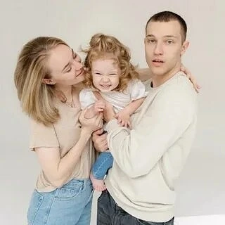 Марина Слыхова рассказала, что ее младшую дочь Мирославу регулярно оскорбляют в сети из...