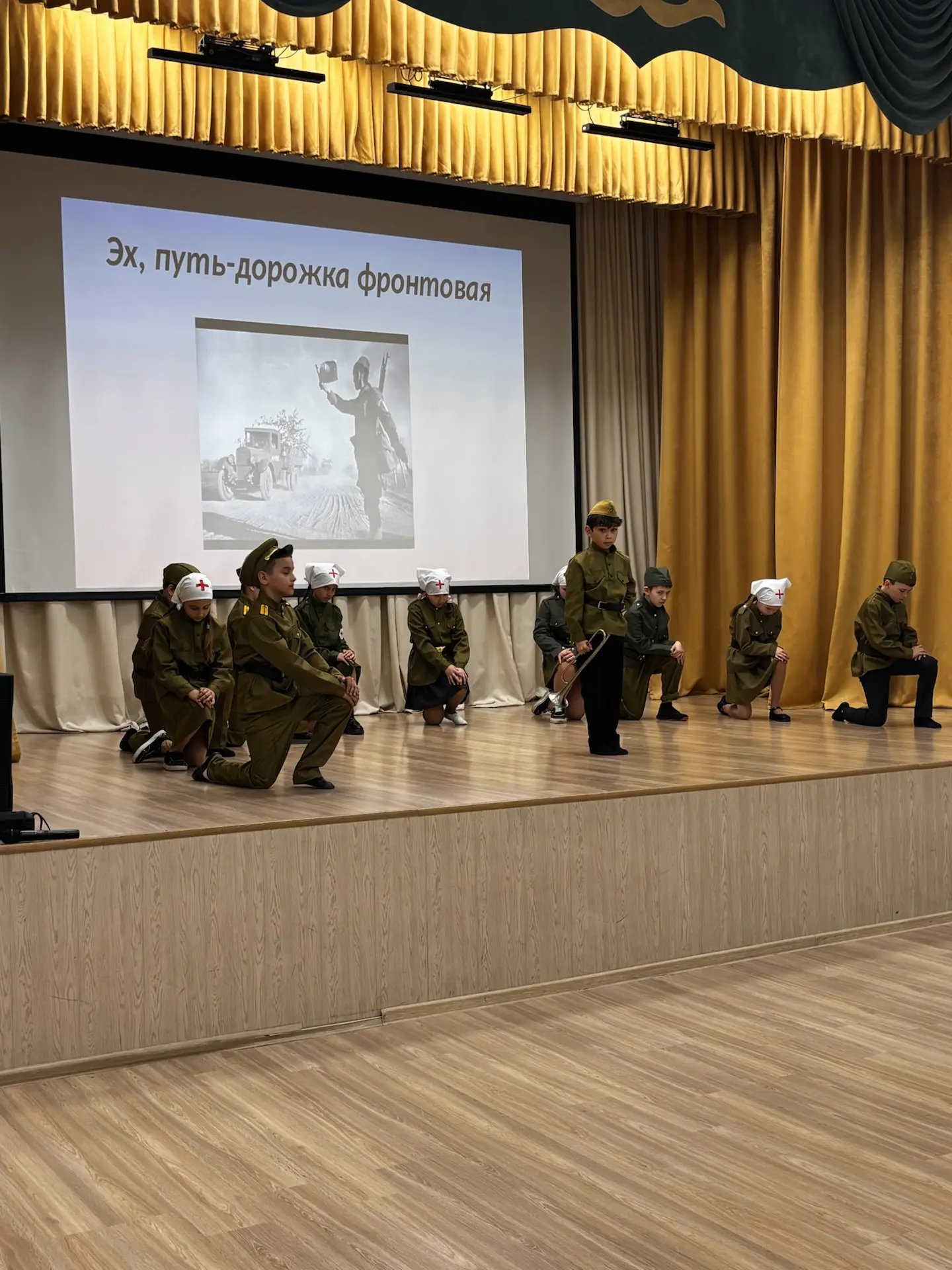 В преддверии 9 мая в параллели 3-х классов нашей гимназии прошло трогательное и торжественное меропр