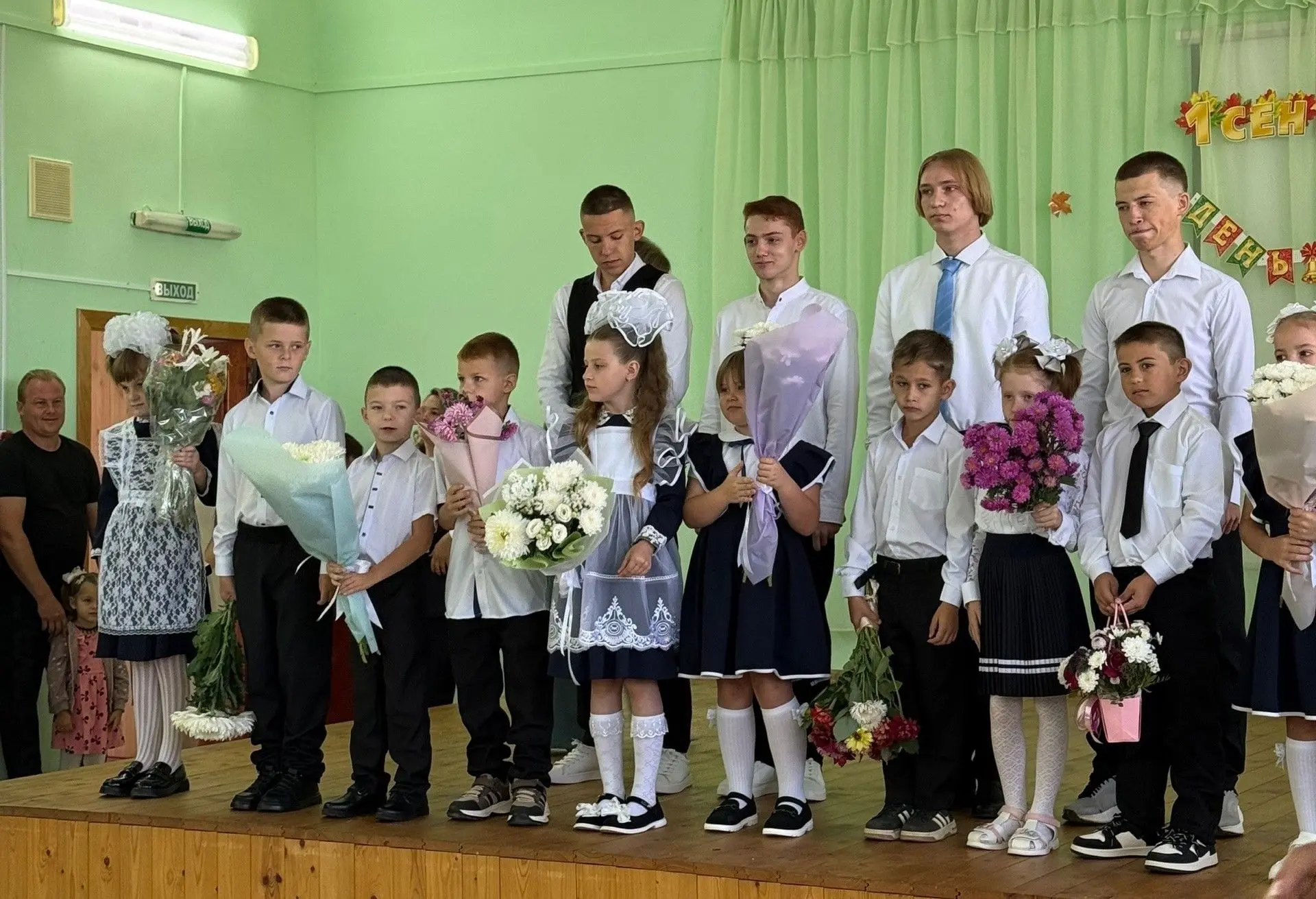 🎉🍁Первый звонок в МКОУ Александровская СОШ: новый учебный год начался!