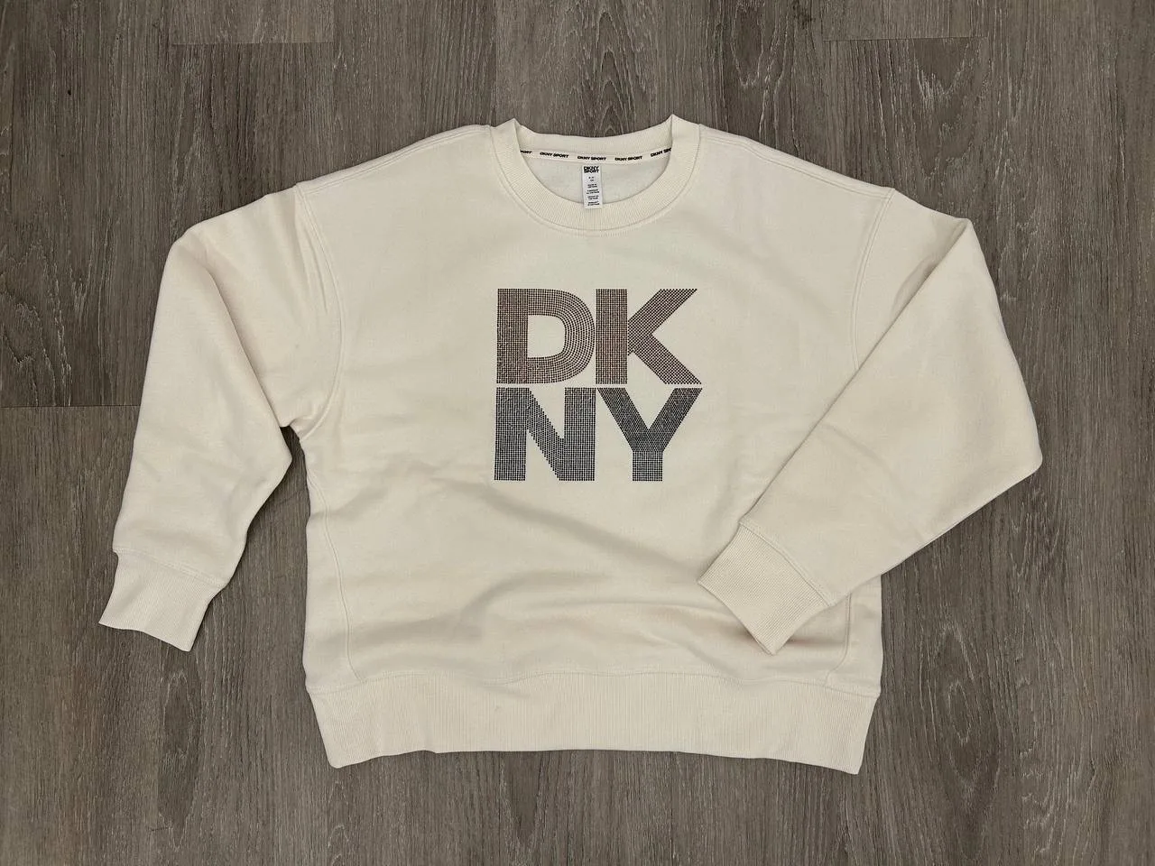 DKNY🏷️