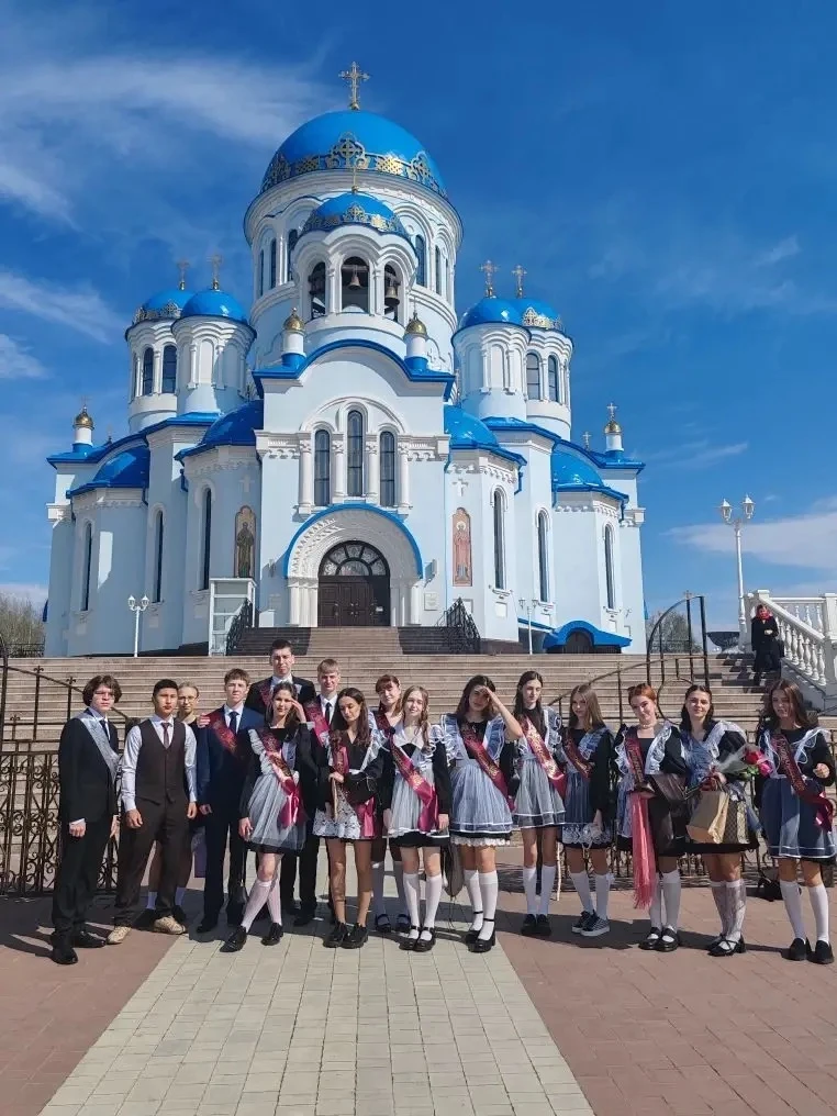 ✨ Благословение выпускников на успешную сдачу экзаменов  26 мая выпускники 9-х и 11-х классов нашей 