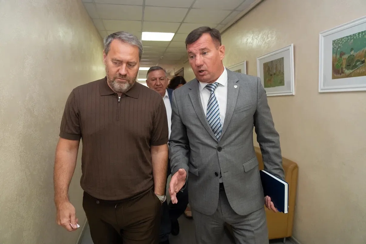 Провел личный прием жителей Невского района. Обсудили вопросы здравоохранения, благоуст...