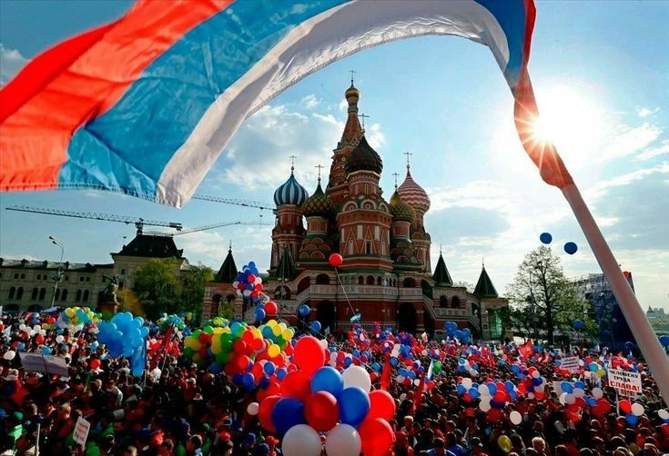 📆 С Днём России, друзья!

12 июня — это день единства, свободы и гордости за нашу великую страну. П