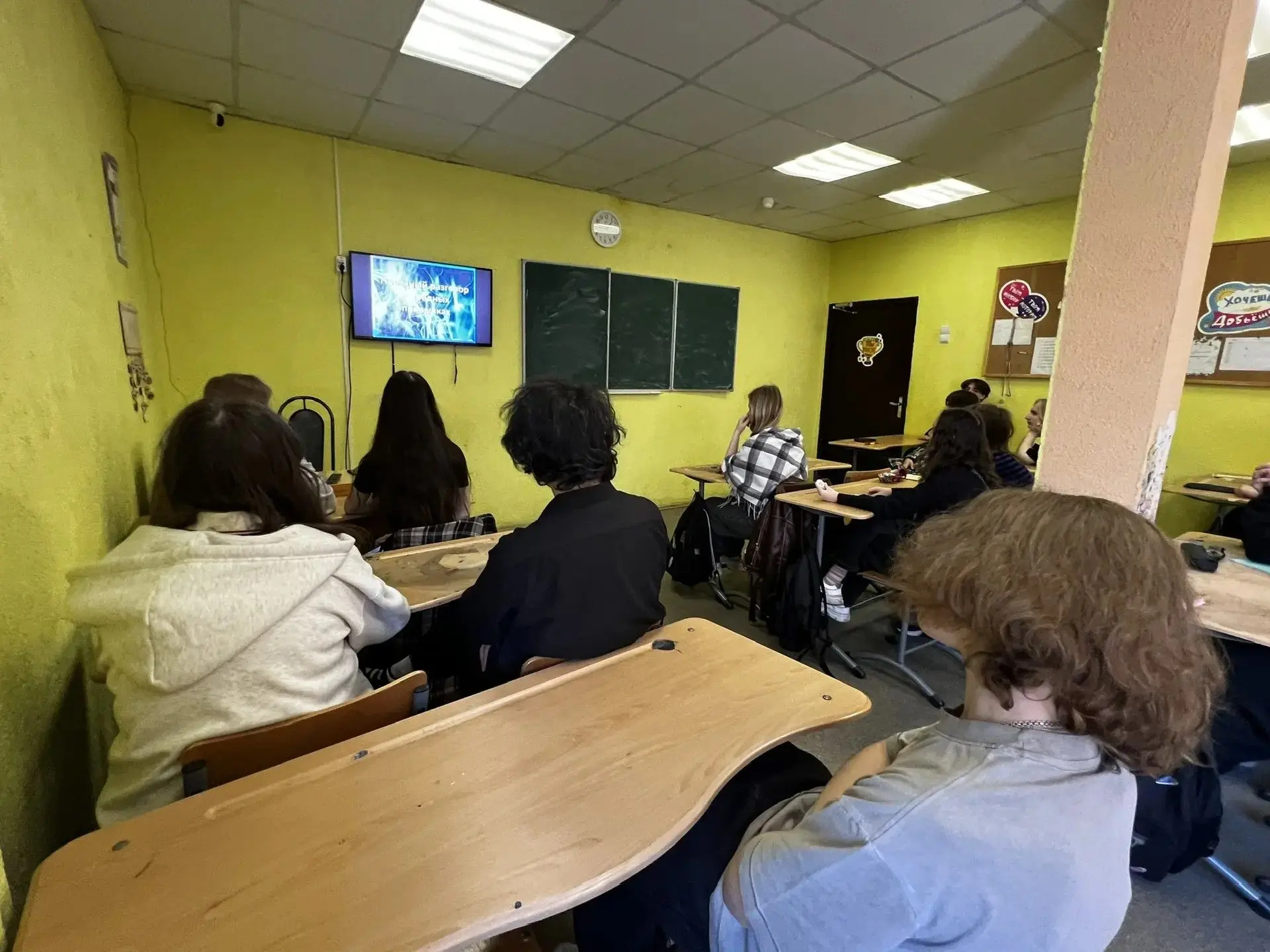 В рамках антинаркотического месячника с обучающимися  9 «В» класса была проведена интеллектуальная и