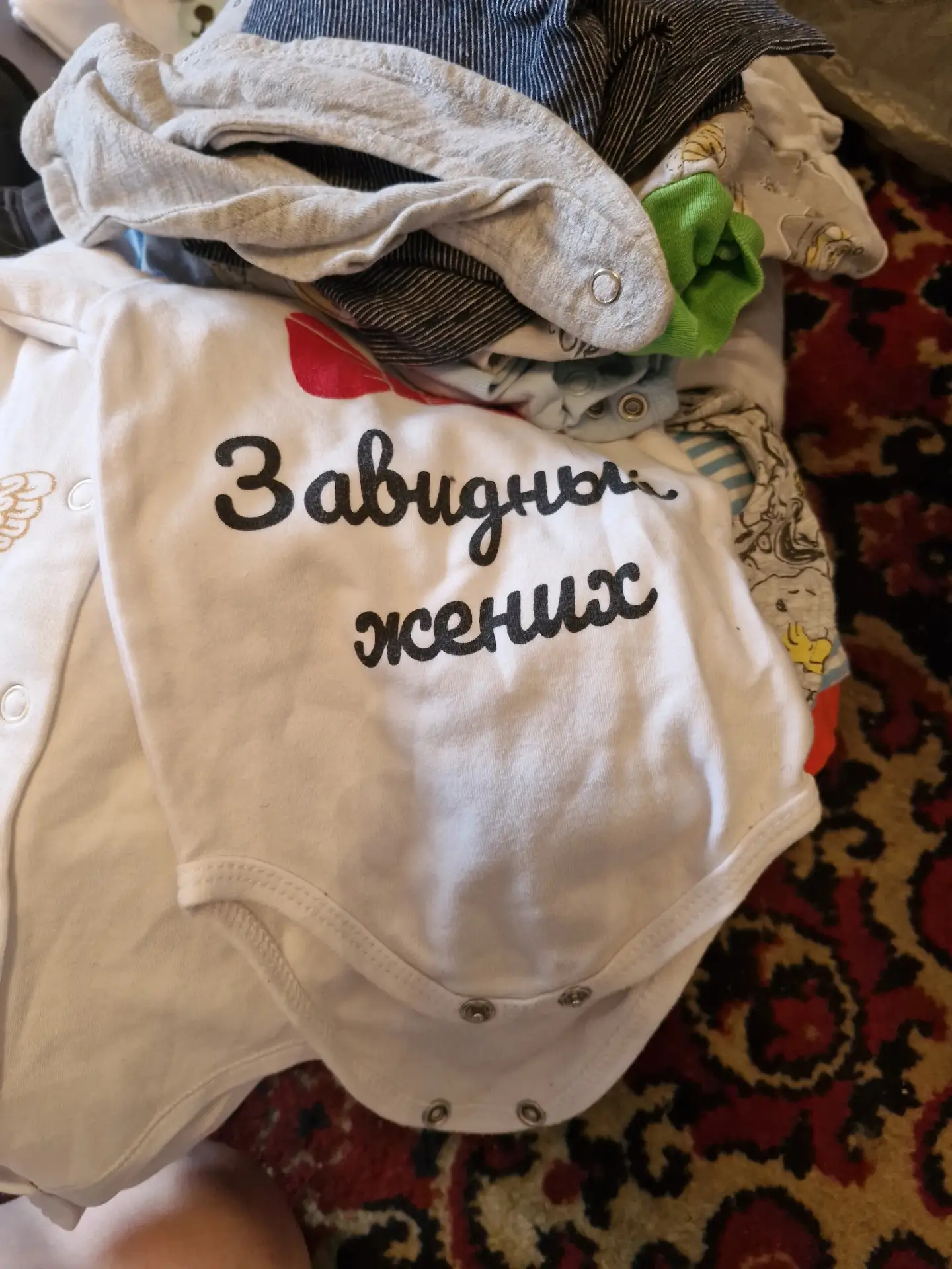 Отдам одежду  на мальчика  от 1до 3 месяцев  2 пакета и пару пеленок  ( есть даже не но...