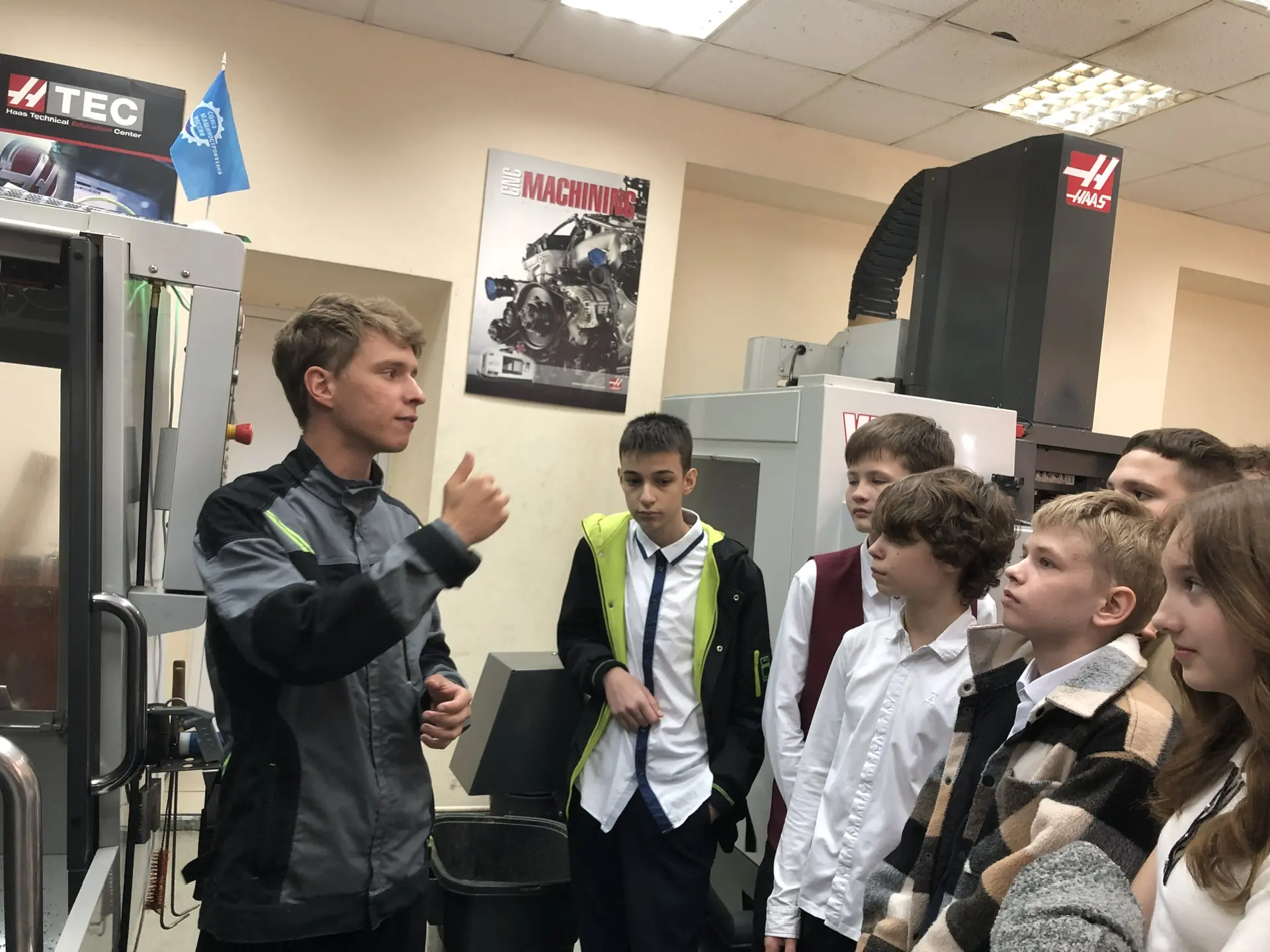 В рамках проекта ОАЮС «Неделя без турникетов»учащиеся 7 «Д» класса посетили Донской промышленно-техн
