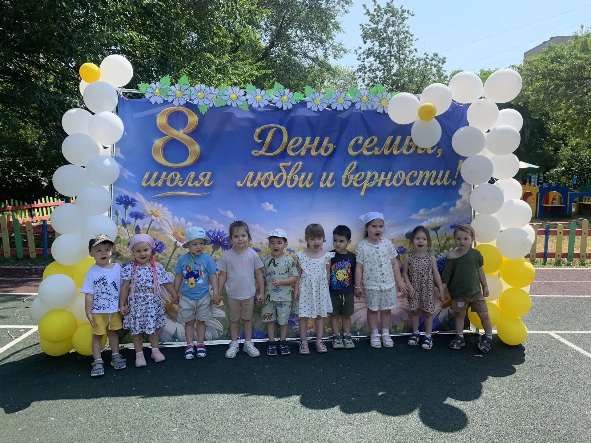 🥰Семья для меня — это мама и папа.
Семья — это место, где все тебе рады,
Где смогут помочь и во всё