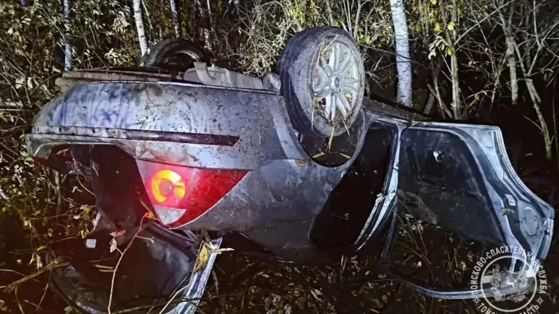 Автомобиль с пассажирами перевернулся под Томском