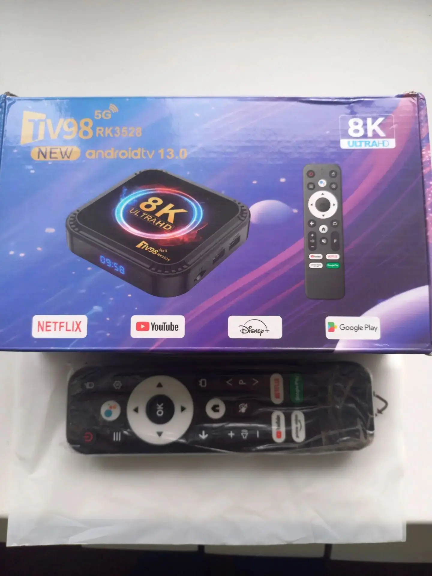 Продам практически новую Smart ТВ приставку с WiFi, Bluetooh, Android 13. Все параметры...