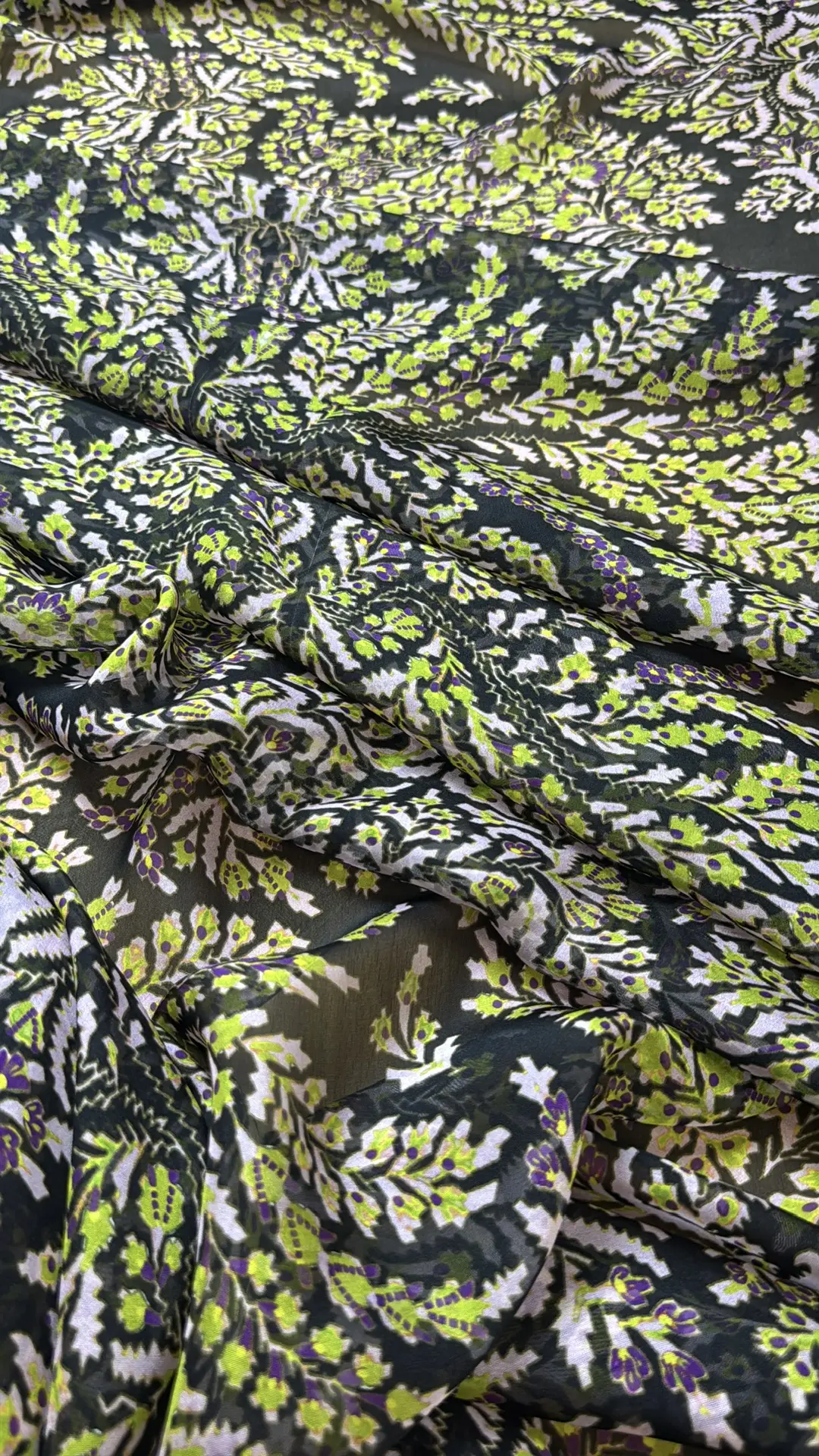 💯 плательная / блузочная / шифон 
Stock Etro
❗️ПРОДАН❗️
Ширина - 140 см
Состав - шелк 
Производство