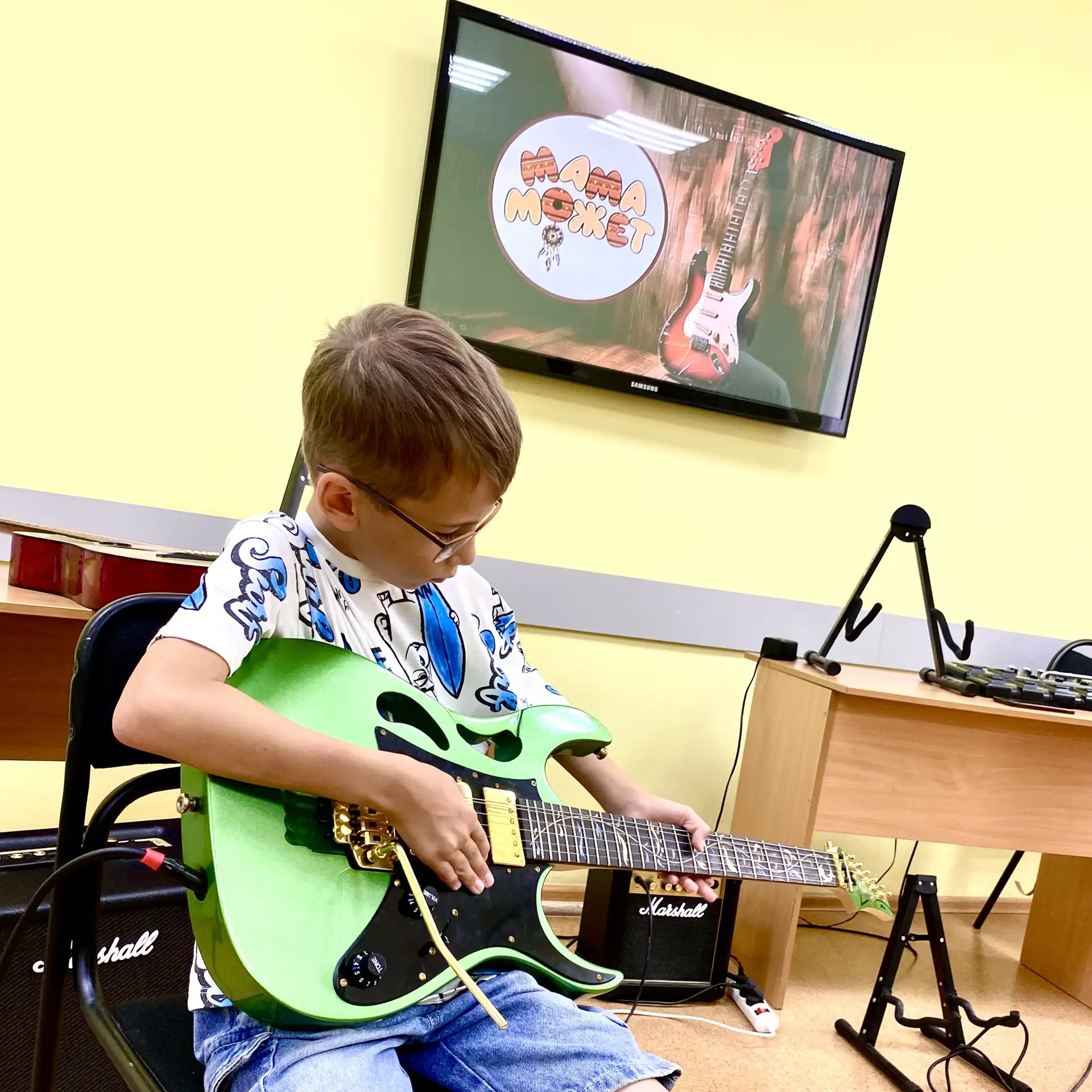 Занятие о гитарах, первое 🎸🔥 Почему первое, да потому что повторять надо! Уже есть 5 ...