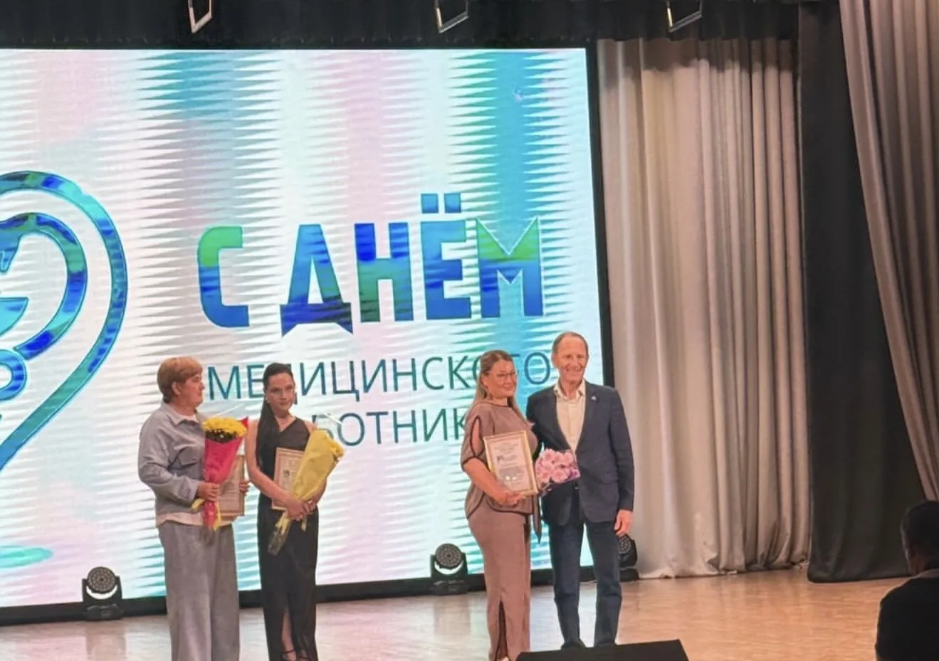 Сегодня, в День медиков, хочу поздравить всех, кто каждый день спасает жизни, дарит надежду и заботи