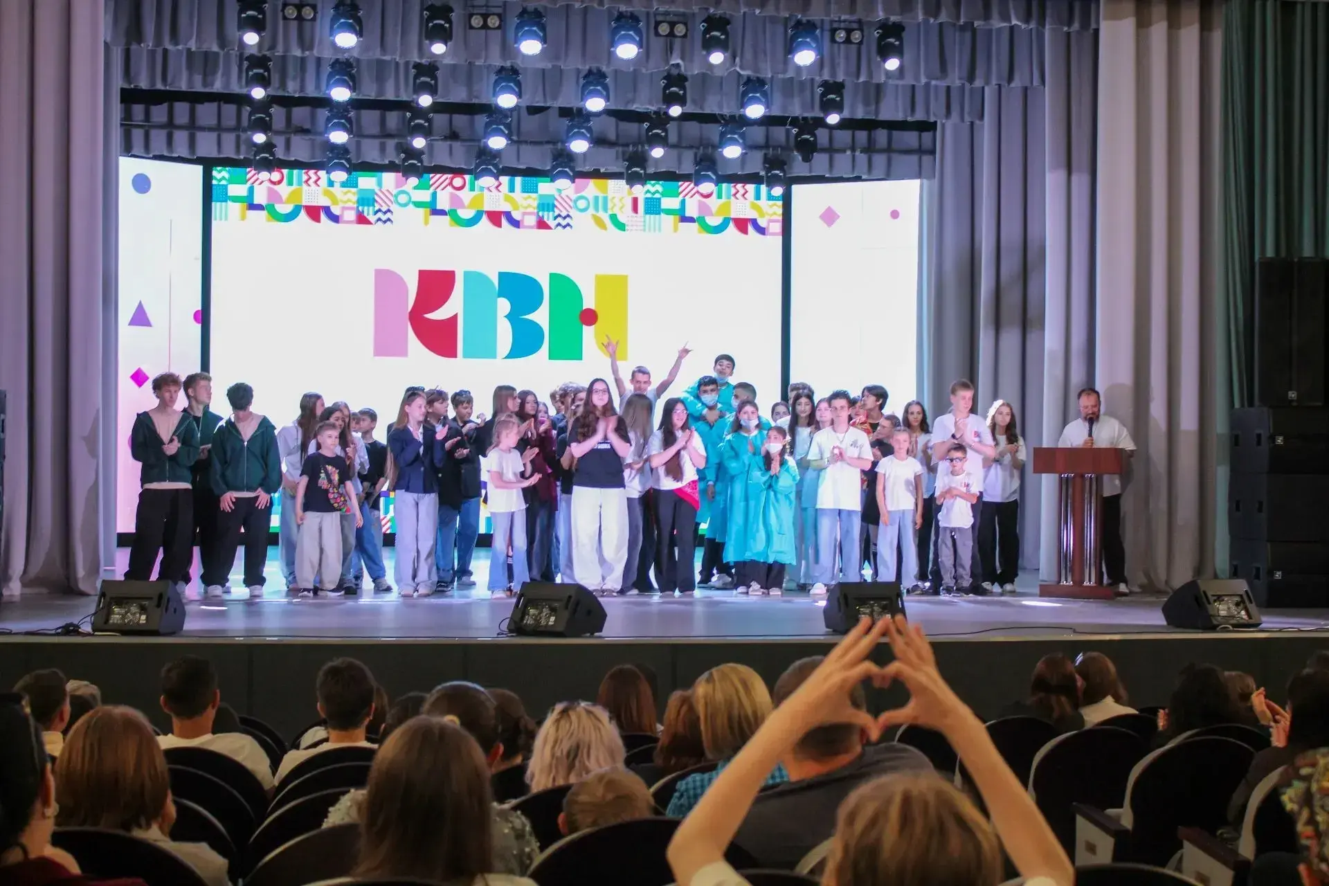 🤔 Известны команды-победители финала районной Открытой лиги КВН   🤼‍♀️ В решающей юмористической схв