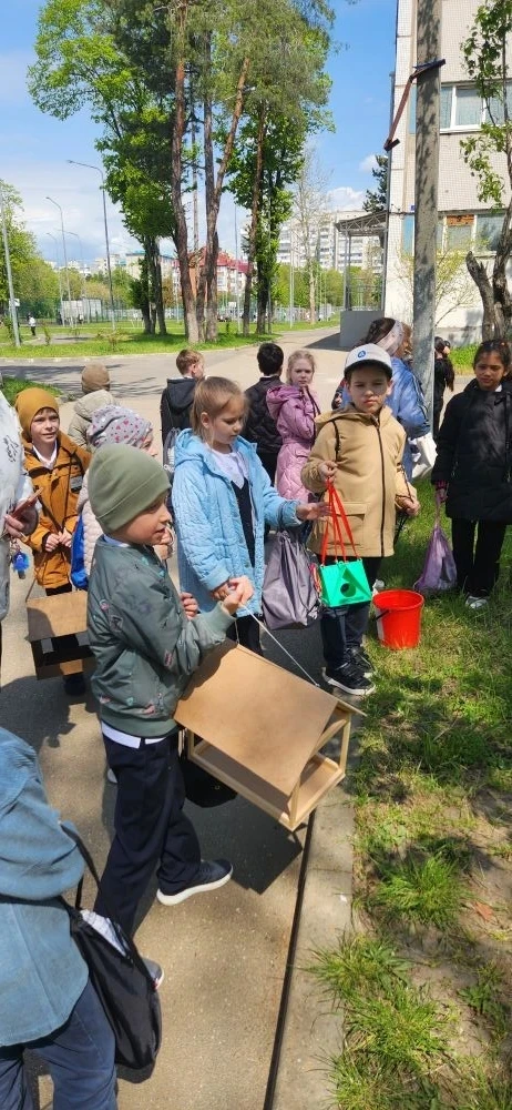 🌿 Практическая биология и доброта: наши кормушки  Сегодня в 1 «Б» прошла экологическая акция. Под ру