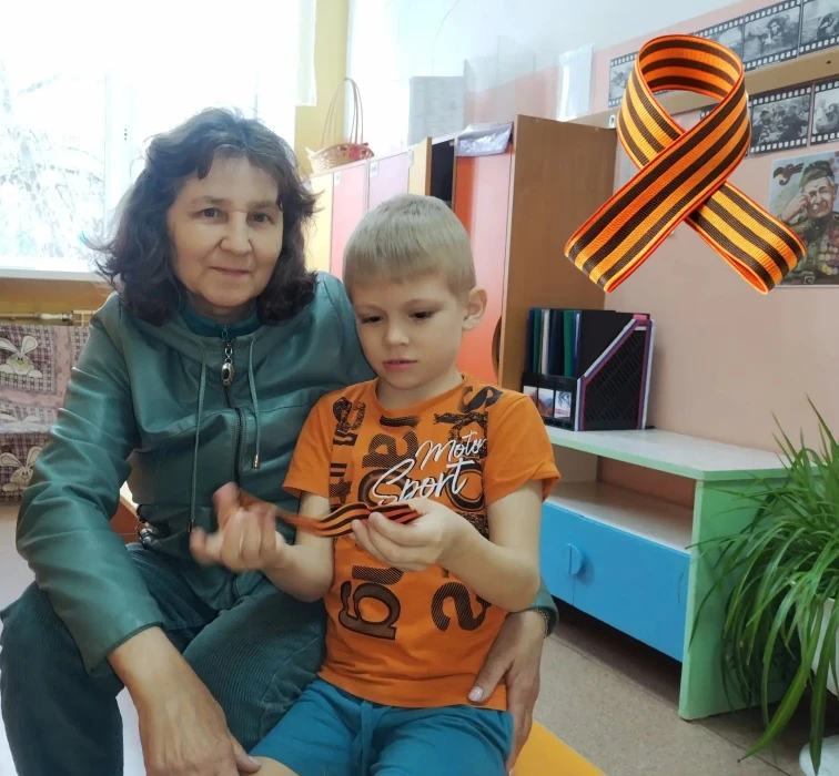 В группе "Умка" сегодня состоялась патриотическая акция "Георгиевская ленточка". Дети п...