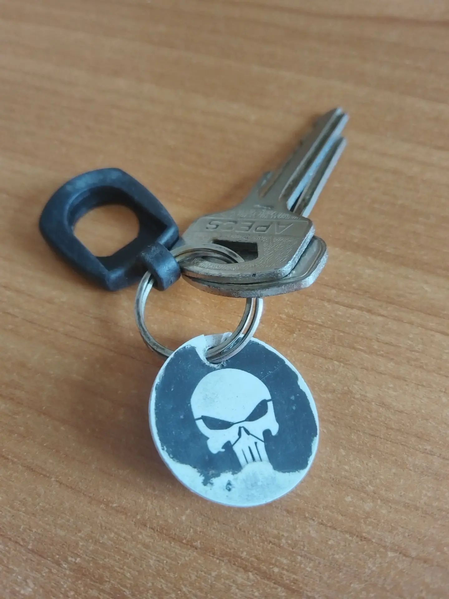Возле школы №10 найдены  ключи 🔑 Хозяин может забрать их в кабинете 204 (2 этаж).