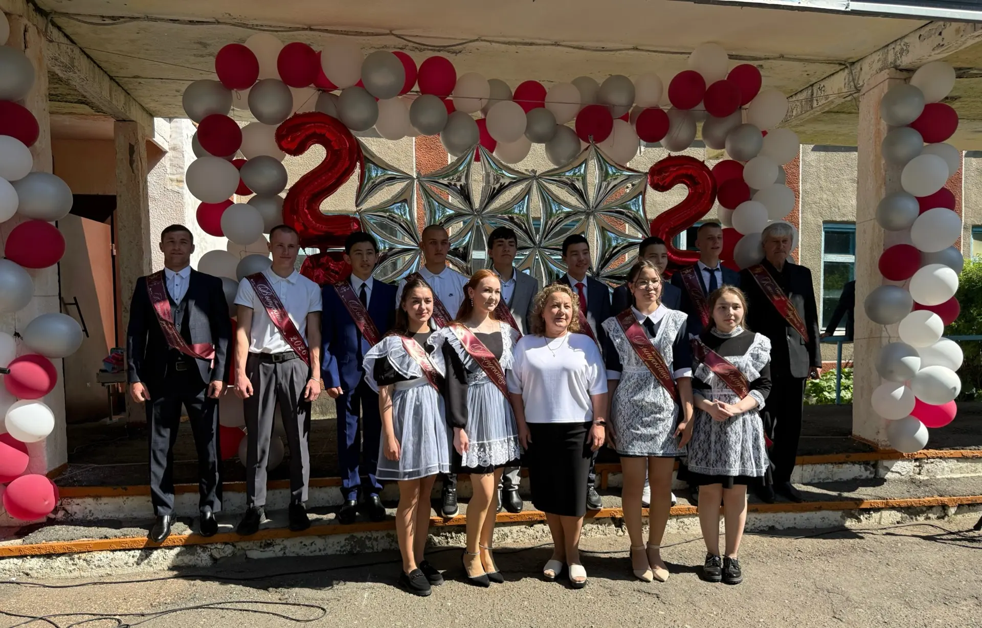 Вот и прозвенел последний звонок для выпускников 9 и 11 классов! 🎓