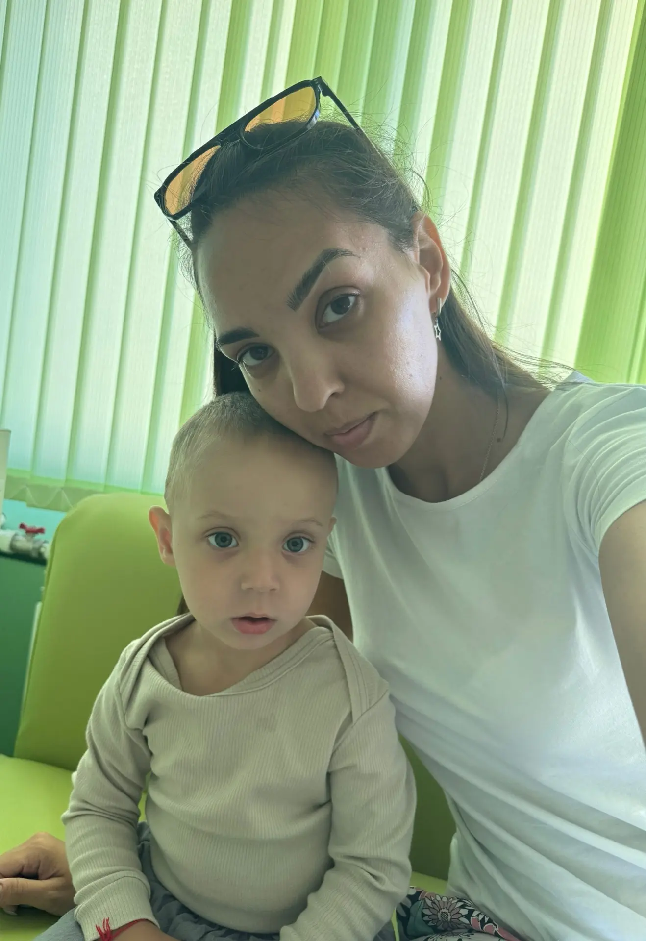 Доброе утро ☀️ 

Мы уже в поликлинике с Ярославом. Ждём своей очереди на кровь 🩸 

Богдашик дома. К