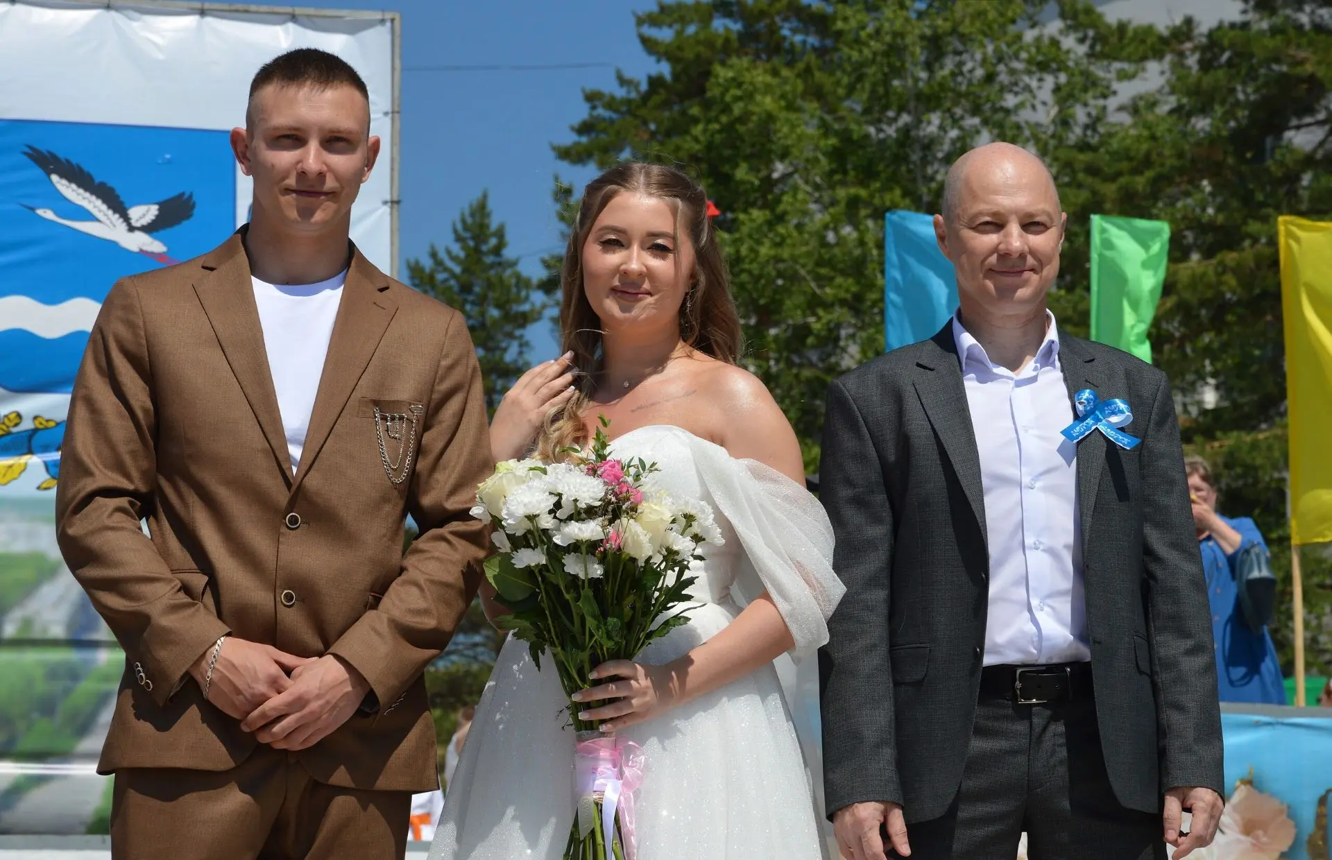 👰В Амурске сложилась добрая традиция: в День города чествуют молодожёнов. 🤵

👏 Глава города Русла