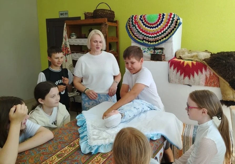 Экскурсия в комнату крестьянского быта «Русская изба»: увлекательно, познавательно!

✅ 19 июня воспи