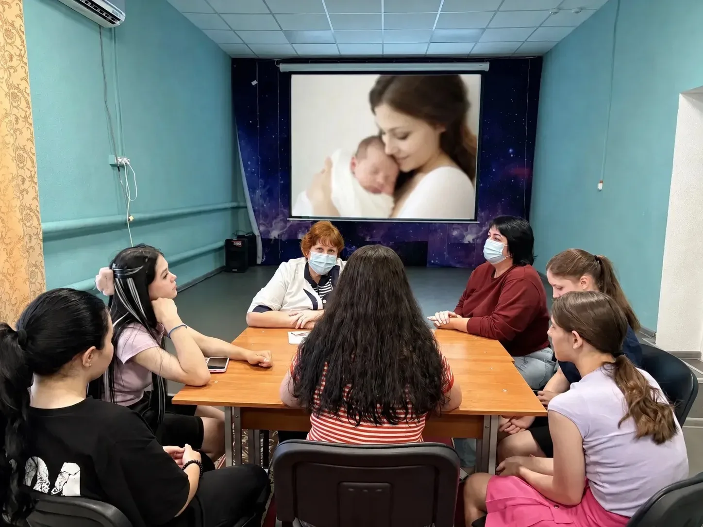 В  ГКСУ СО «Серафимовичский ЦПД» прошла очередная встреча, посвященная самому ценному-з...