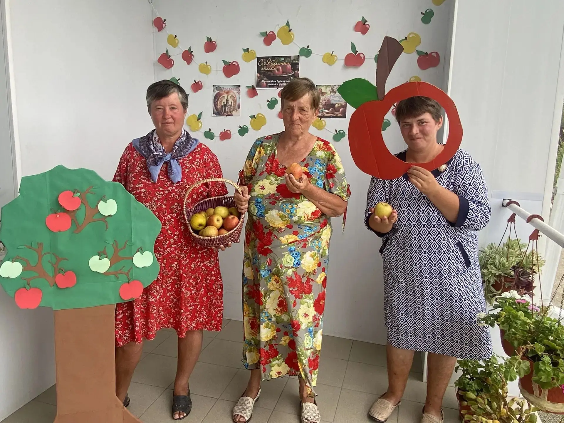 19 августа, православные Христиане отмечаем Яблочный Спас 🍎 — один из самых душевных а...