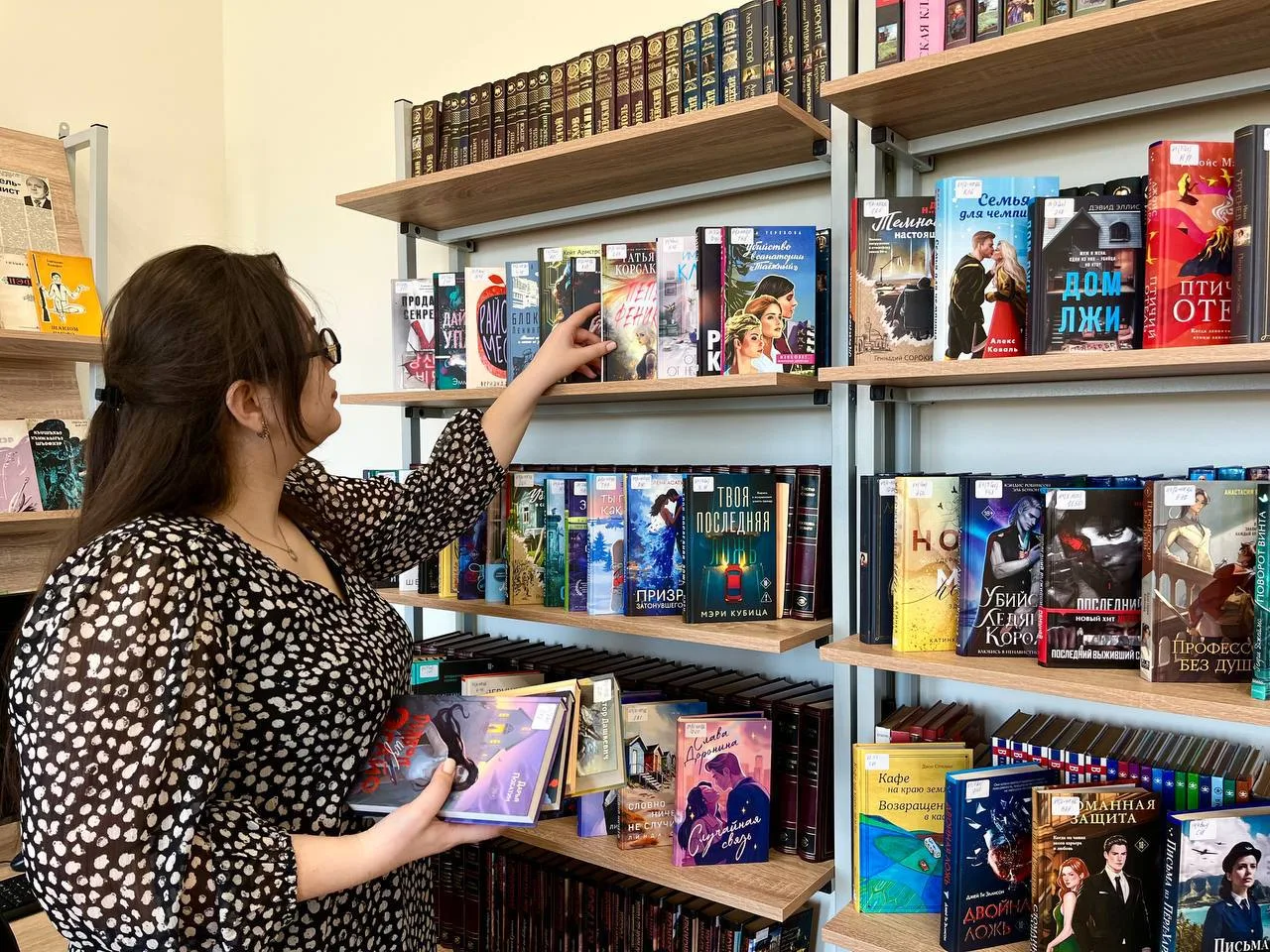 Новые книги в Центральной районной библиотеке: обновлённый фонд ждет читателей!