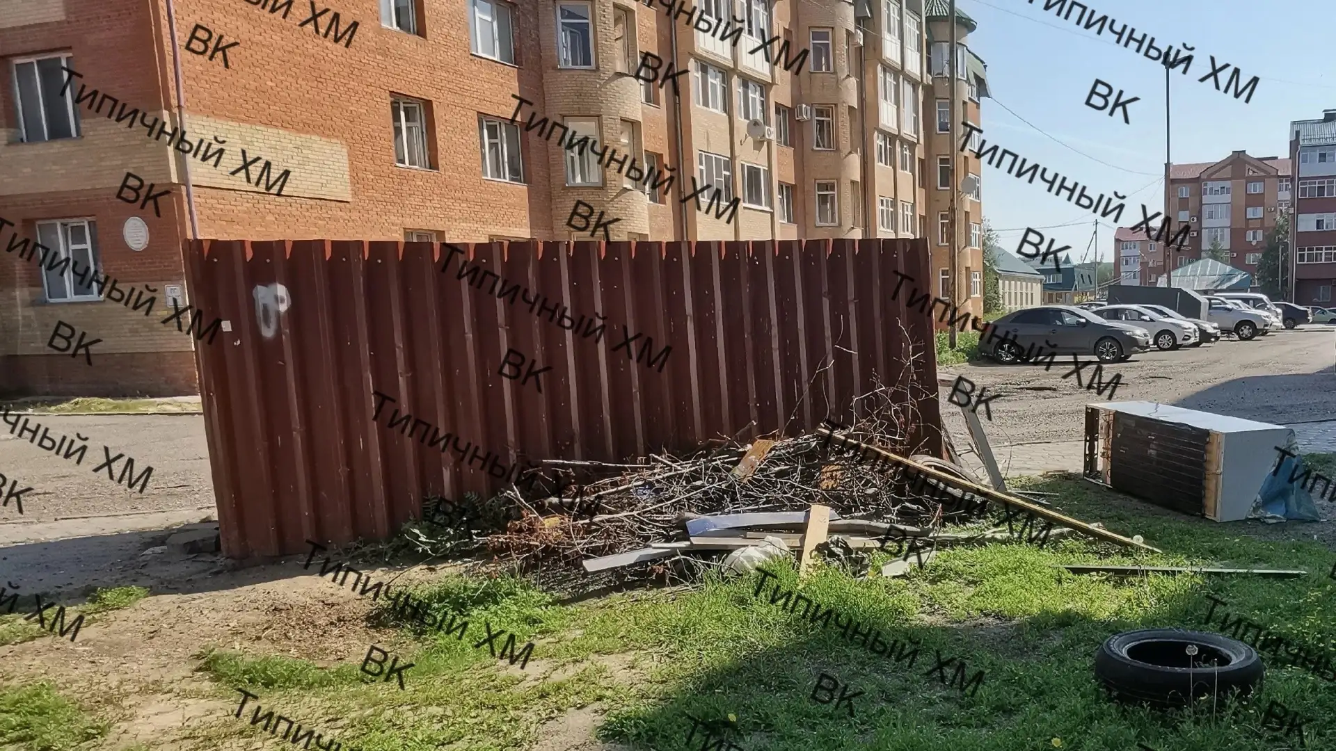 Добрый день! Желаю всем хорошего настроения и погоды. По адресу Мира, 52 уже несколько дней наблюдае