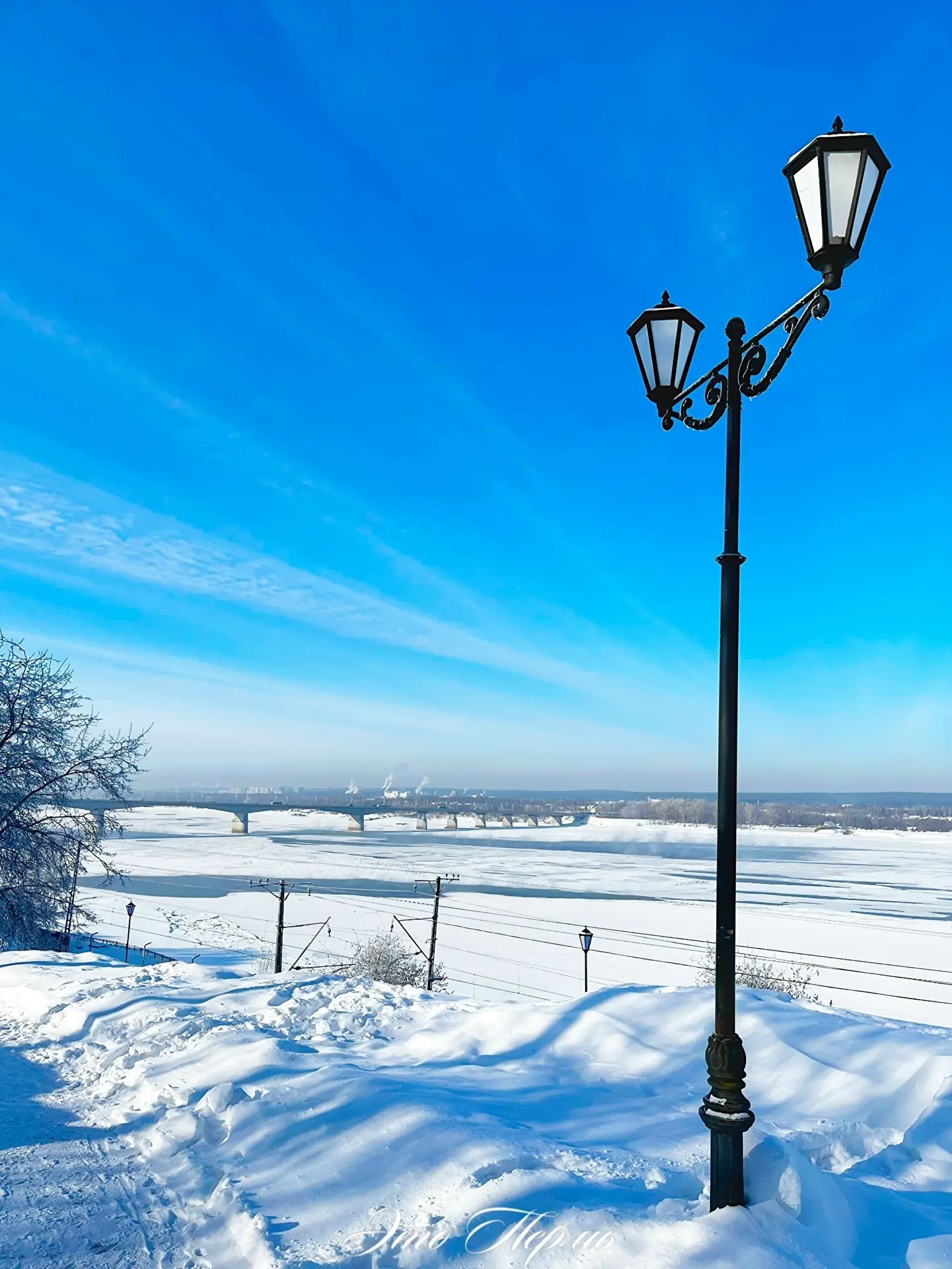 Пост с эффектом кондиционера ❄️

На улице +35, и плавится асфальт, но помните: до зимы осталось всег
