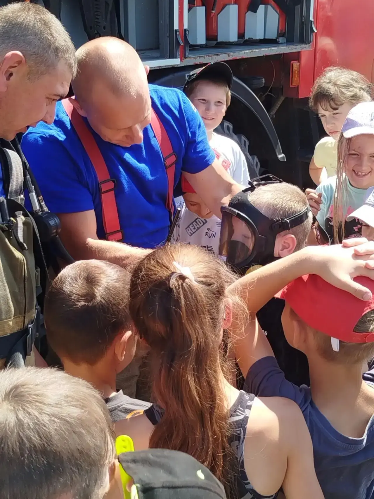 МЧС в гостях у нашего лагеря! 🚒🔥⛑️

Сегодняшний день наши ребята запомнят надолго! К нам на площад