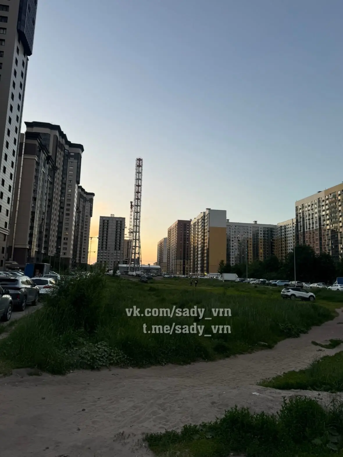За парковку на пустыре приходят штрафы от Управы!