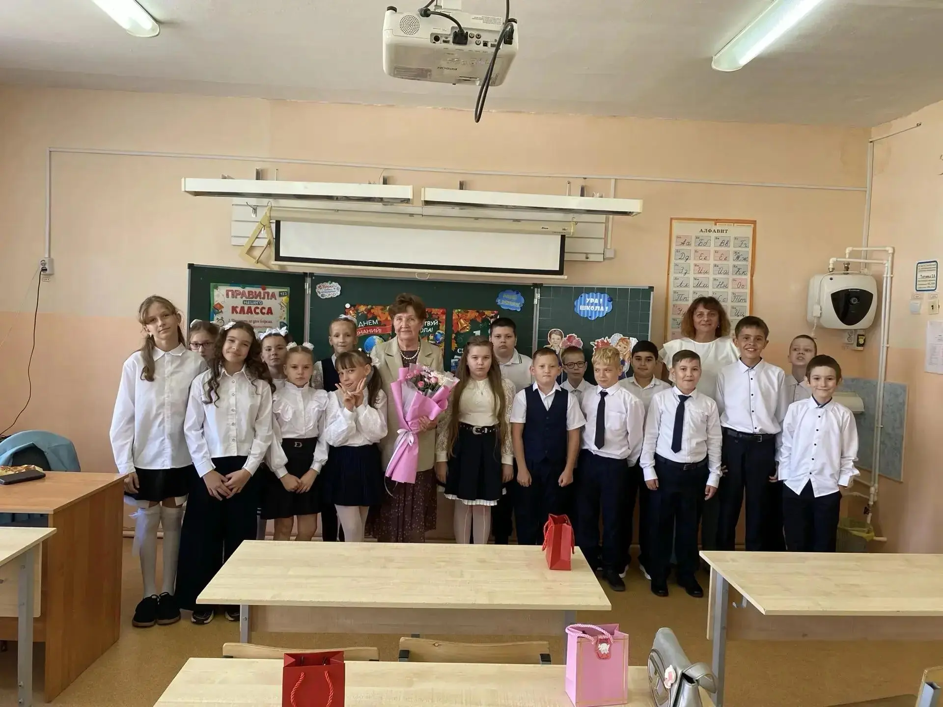 🔔🏫 1 сентября после торжественных линеек в МБОУ "Красногорбатская СОШ" прошли первые ...