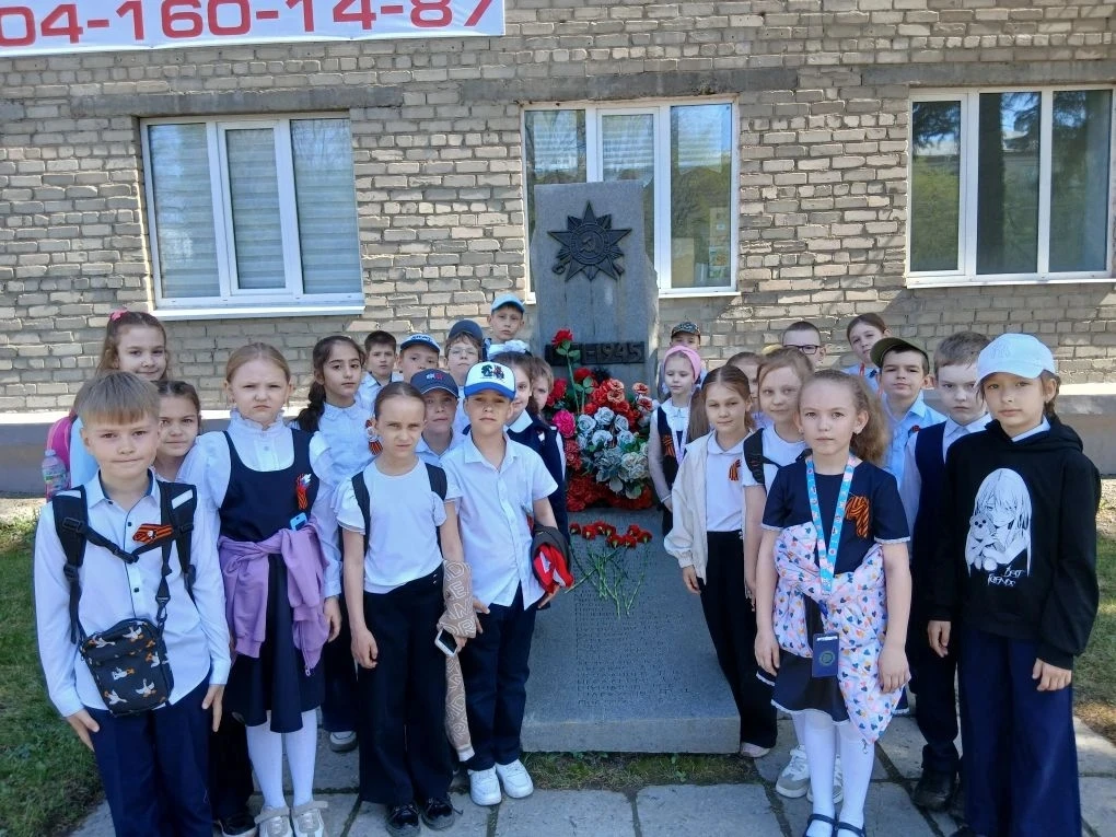 🌟🌟🌟 Накануне великого для нашего народа праздника Дня Победы ученики 2б и 2г классов с классными рук